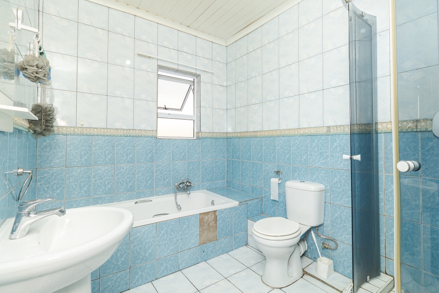 4 Bedroom Property for Sale in Devon Park Western Cape